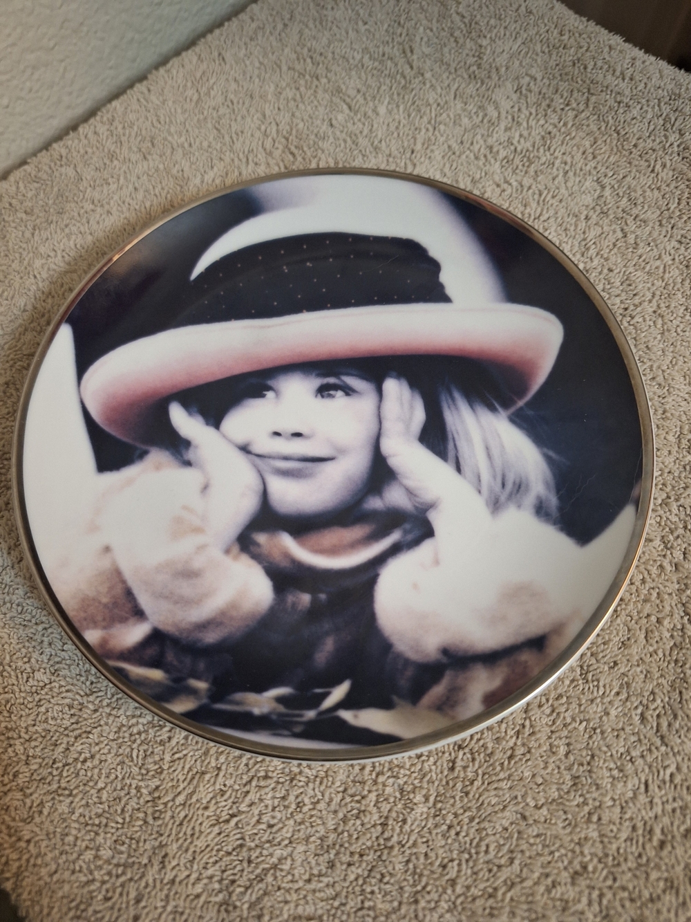 Kim Anderson/Vermerke Plate  Vintage Girl Portrait Dream A Little Dream Of Me